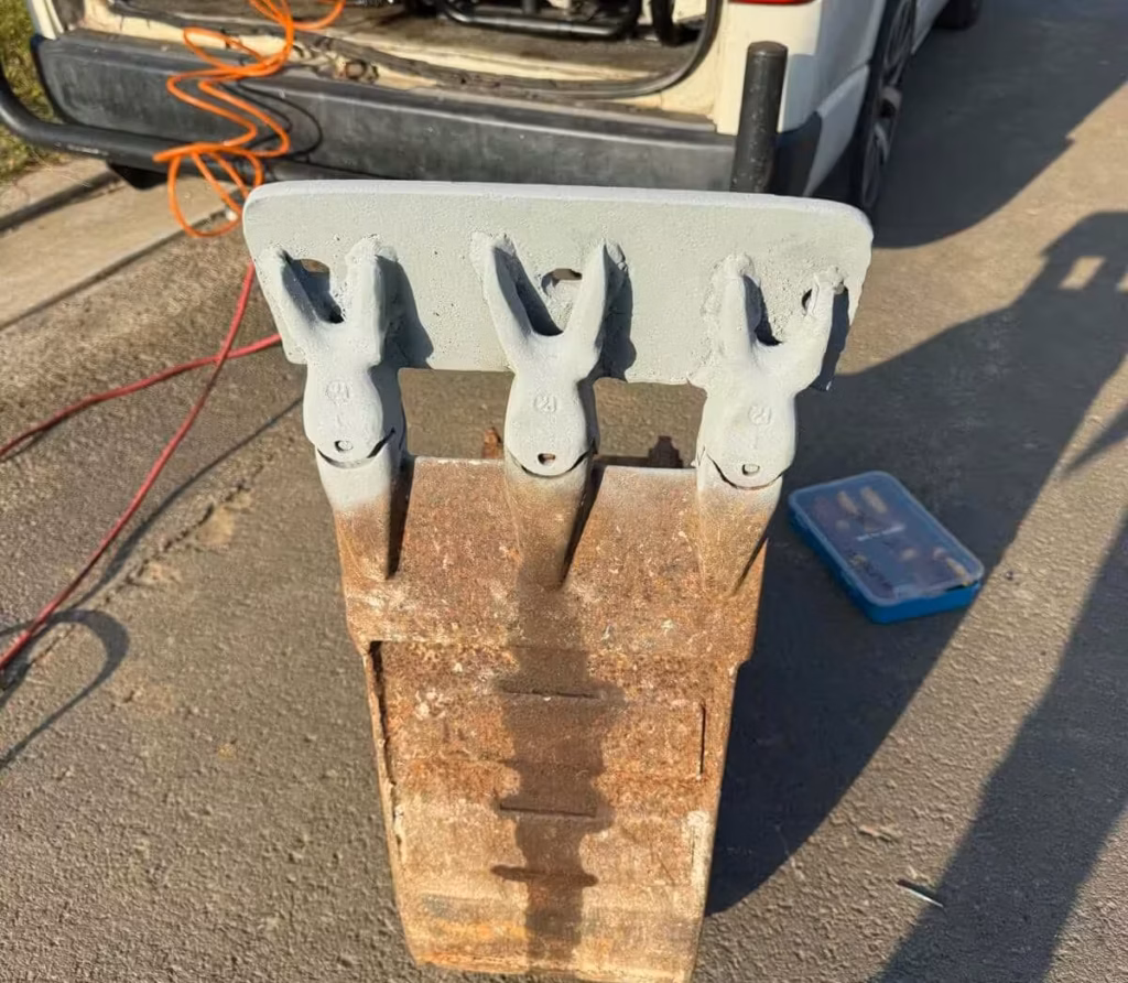 On Site Welding Services for Emergency Machinery Repairs | Eddy's Mobile Welding | On-Site Welding & Metal Fabrication in Sydney Completed on-site machinery repair welding on an excavator bucket by Eddy’s Mobile Welding.